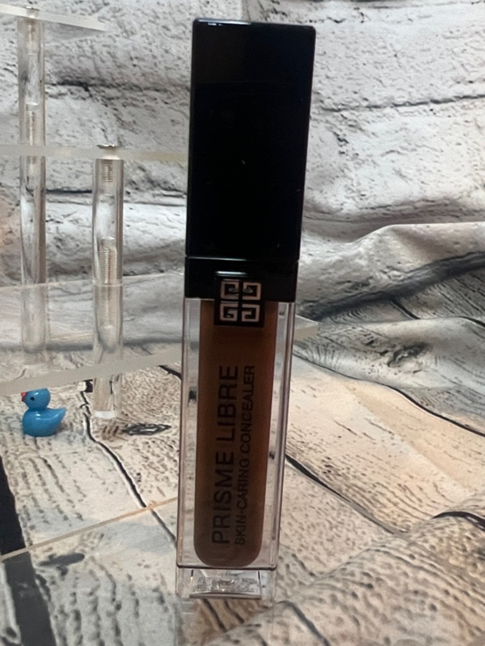 NIB! Givenchy Prisme Libre Skin Concealer in shade N490 *Could use as contour